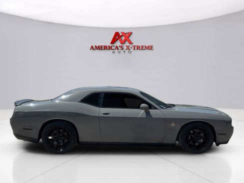 Used 2018 Dodge Challenger R/T Scat Pack w/ Leather Interior Group RWD image 7