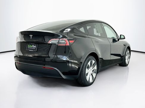 Used 2024 Tesla Model Y Long Range AWD/4WD image 9