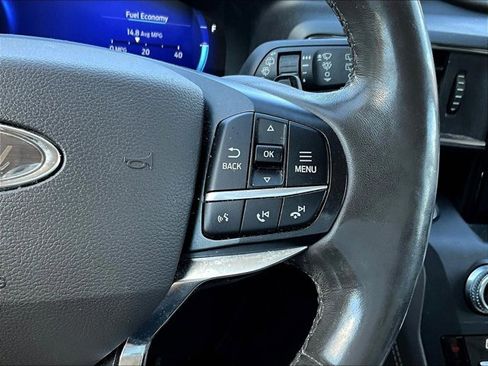 Used 2020 Ford Explorer Platinum w/ Premium Technology Package image 18