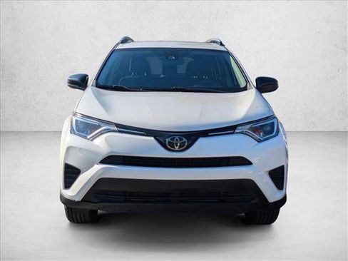 Used 2018 Toyota RAV4 LE image 2