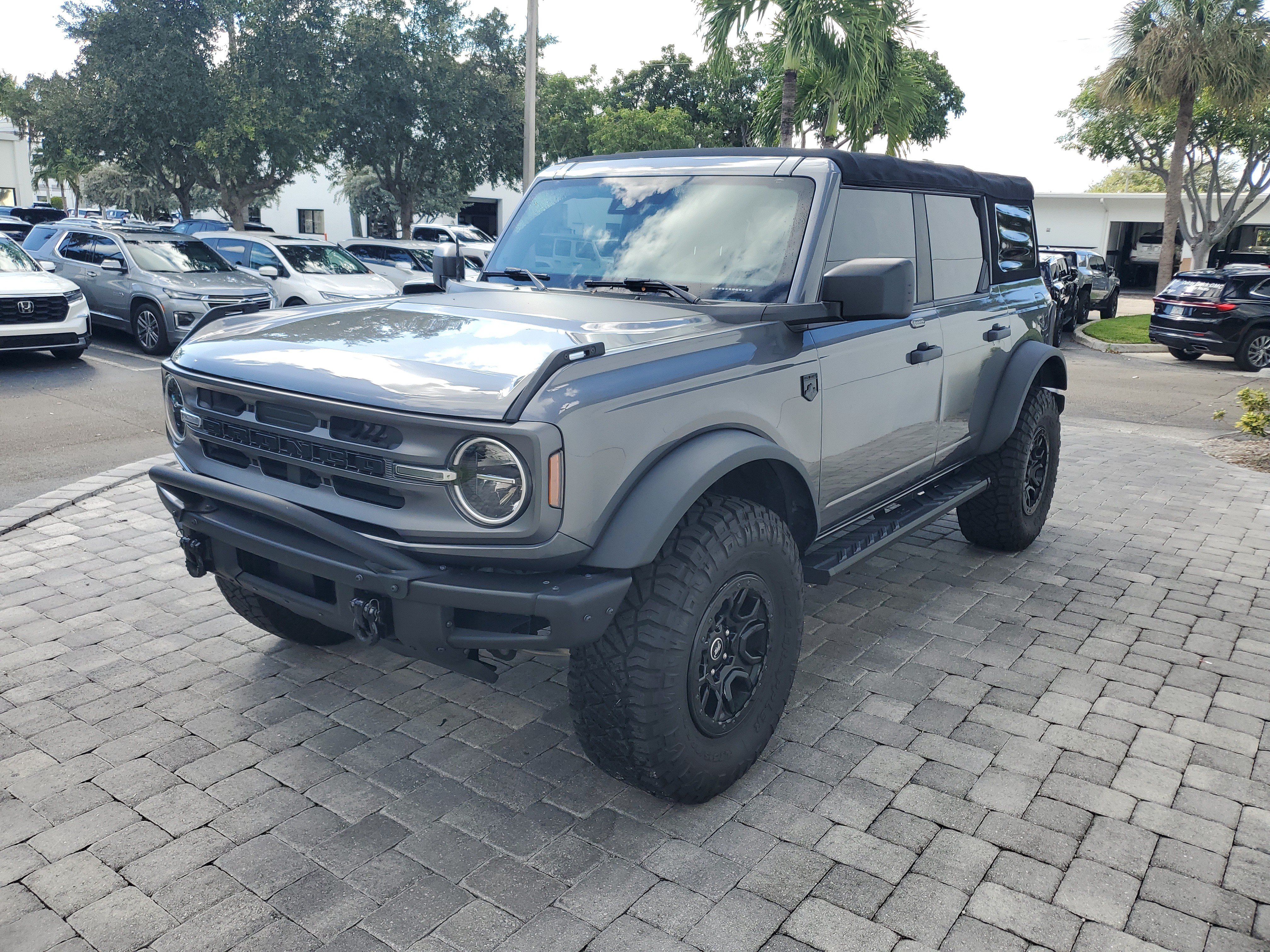 Used 2022 Ford Bronco Big Bend w/ Sasquatch Package AWD/4WD image 3