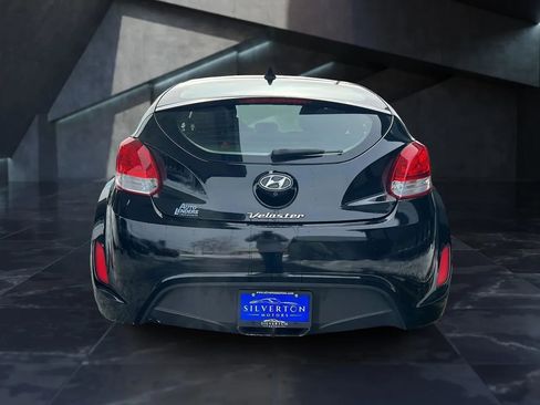 Used 2016 Hyundai Veloster image 5