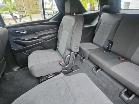 Used 2023 Chevrolet Traverse LT FWD image 9