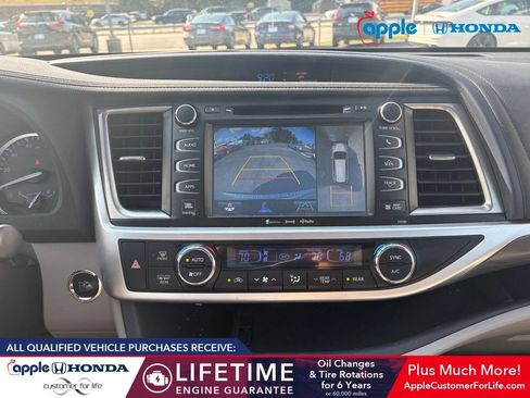 Used 2018 Toyota Highlander Limited Platinum AWD/4WD image 9