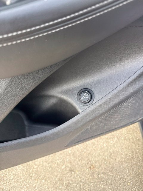 Used 2019 Buick Envision Essence FWD image 14