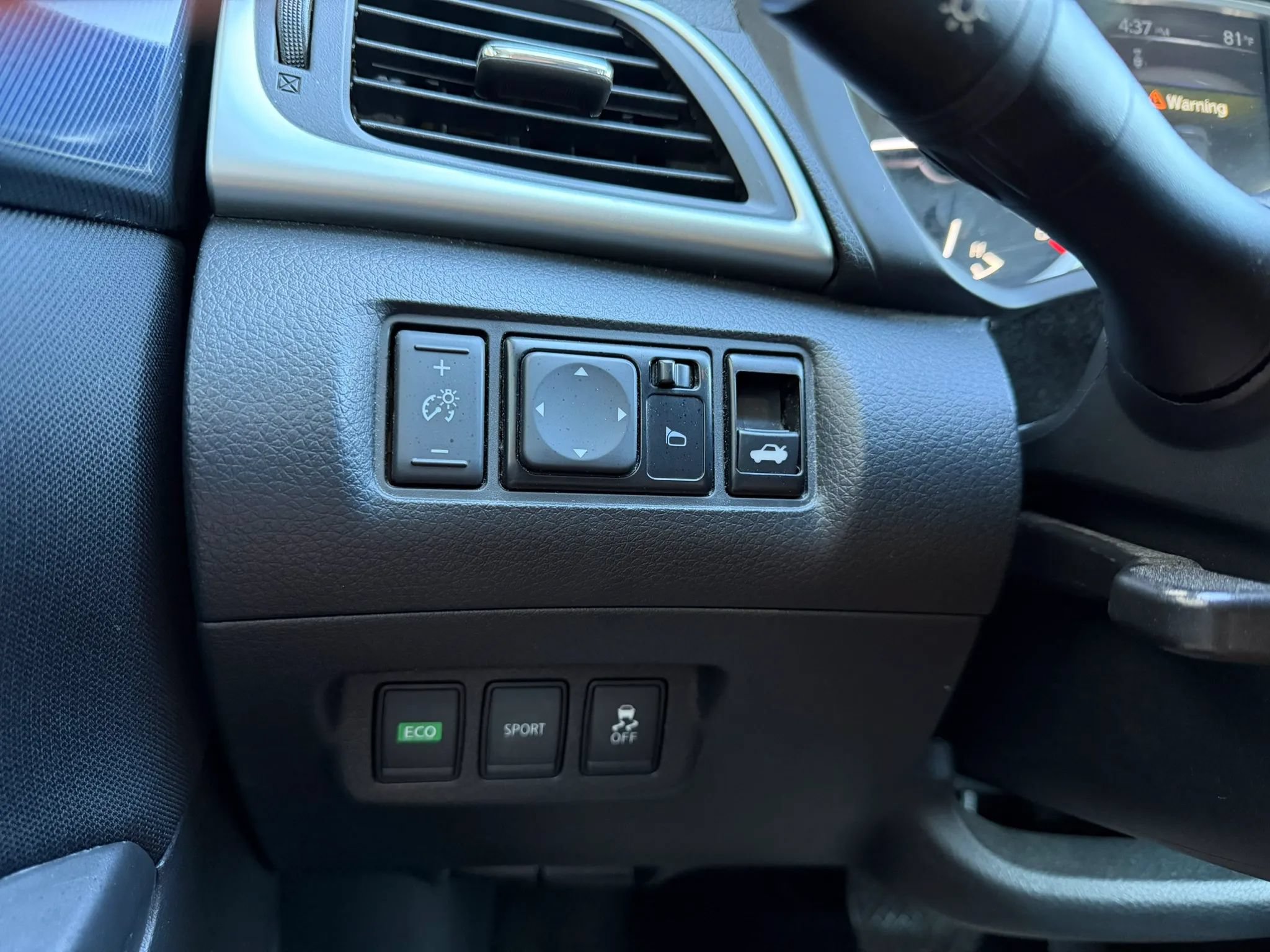 Used 2018 Nissan Sentra SR w/ SR Midnight Edition Package FWD image 17