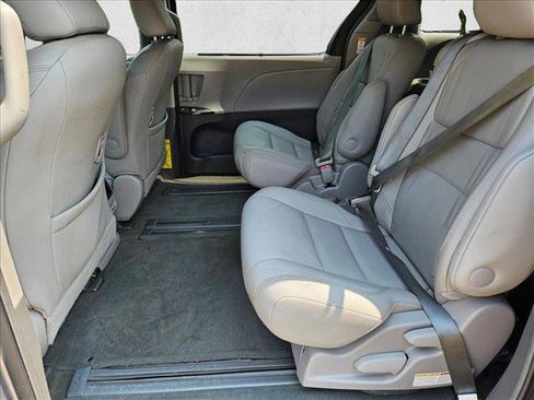 Used 2015 Toyota Sienna XLE FWD image 17