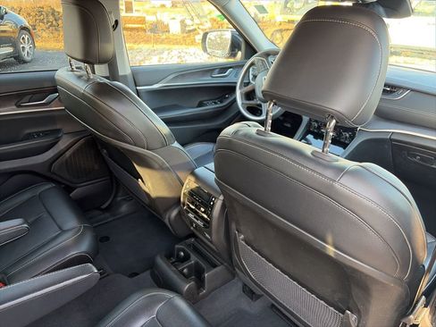 Used 2023 Jeep Grand Cherokee L Limited image 16