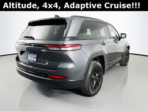 Used 2024 Jeep Grand Cherokee Altitude image 8