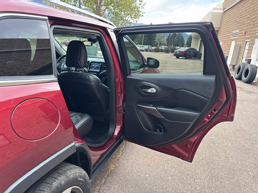 Used 2021 Jeep Cherokee Limited AWD/4WD image 24