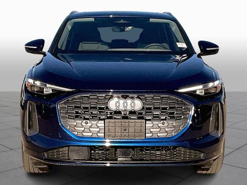 Certified 2025 Audi Q5 Prestige image 3