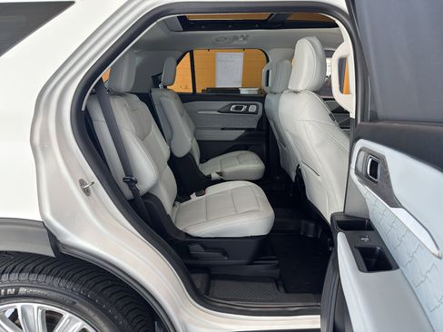 Used 2025 Ford Explorer Platinum w/ LUX Leather Package AWD/4WD image 21