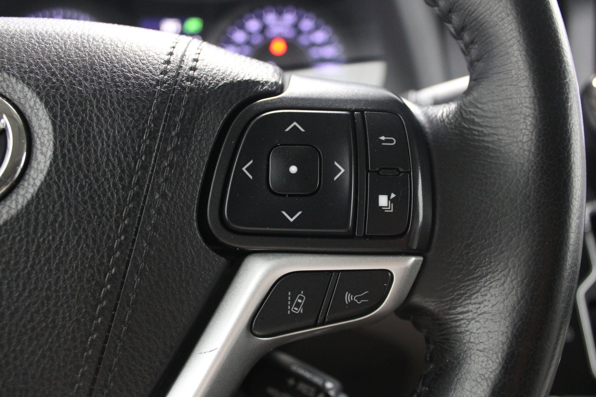 Used 2020 Toyota Sienna XLE w/ XLE Navigation Package FWD image 30