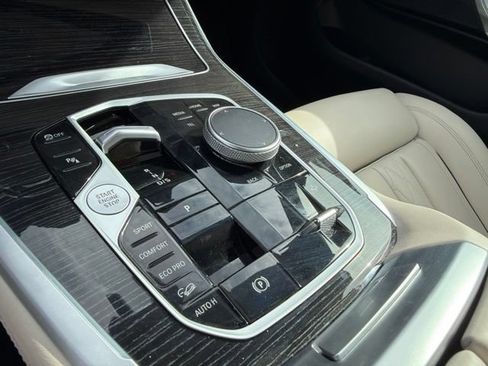 Used 2023 BMW X7 xDrive40i w/ M Sport Package AWD/4WD image 18