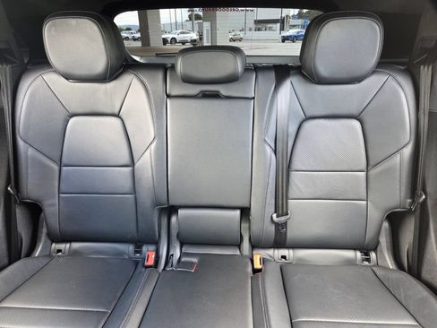 Used 2022 Porsche Cayenne AWD/4WD image 10