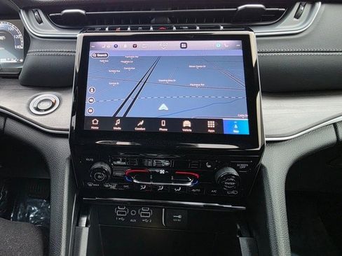 New 2025 Jeep Grand Cherokee Limited image 16