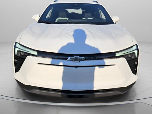 New 2025 Chevrolet Blazer EV LT image 5