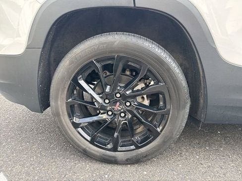 Used 2023 GMC Terrain SLT w/ Elevation Edition image 5