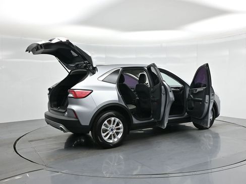 Used 2022 Ford Escape SE image 6