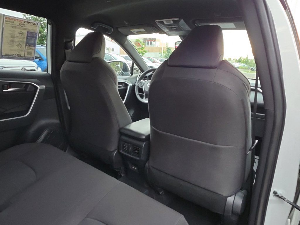 Used 2025 Toyota RAV4 SE AWD/4WD image 18
