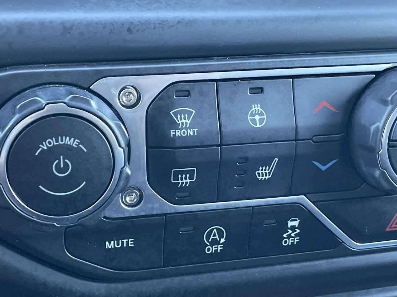 Used 2018 Jeep Wrangler Unlimited Sahara AWD/4WD image 22