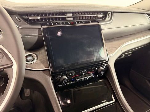 Certified 2024 Jeep Grand Cherokee L Limited image 20