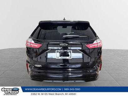 Used 2024 Ford Edge SE w/ Black Appearance Package