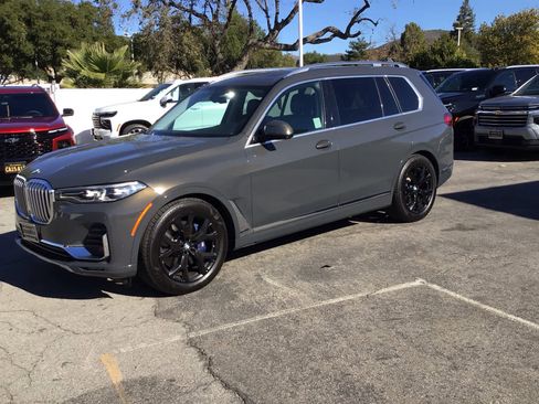 Used 2022 BMW X7 xDrive40i w/ Parking Assistance Package image 2