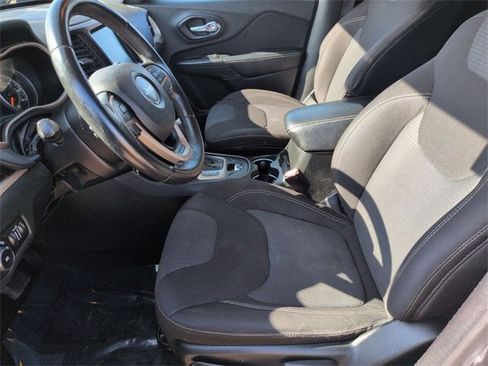 Used 2015 Jeep Cherokee Latitude image 12