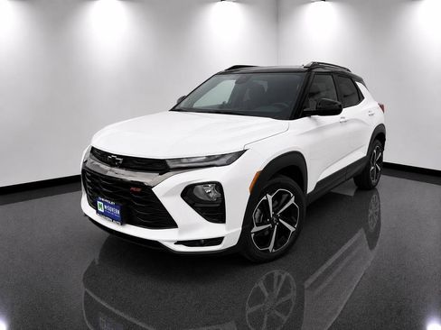 Used 2023 Chevrolet TrailBlazer RS w/ Sun and Liftgate Package FWD image 1