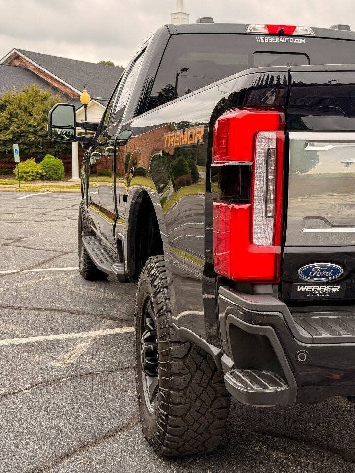 Used 2024 Ford F250 Platinum w/ Tremor Off-Road Package AWD/4WD image 9
