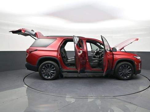 Used 2022 Chevrolet Traverse RS image 30