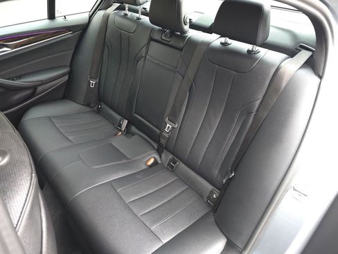 Used 2023 BMW 530e xDrive w/ Premium Package image 16