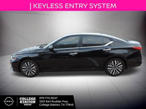 Used 2024 Nissan Altima 2.5 SV w/ SV Premium Package image 7