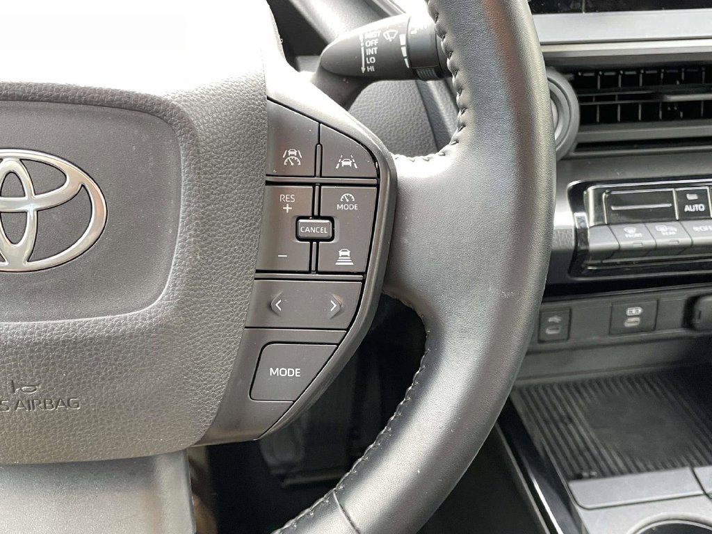 Used 2024 Toyota Prius LE FWD image 23