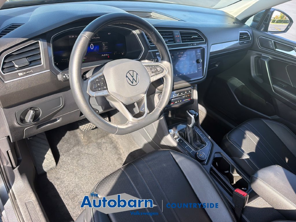 Certified 2023 Volkswagen Tiguan SE w/ Panoramic Sunroof Package AWD/4WD image 8