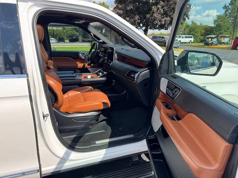 Used 2019 Lincoln Navigator Reserve AWD/4WD image 14
