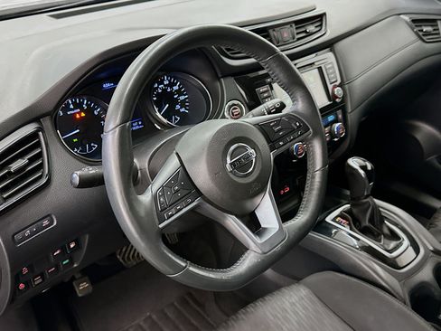 Used 2018 Nissan Rogue SV w/ Premium Package AWD/4WD image 18