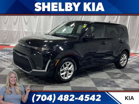 Used 2023 Kia Soul LX w/ LX Technology Package FWD image 1