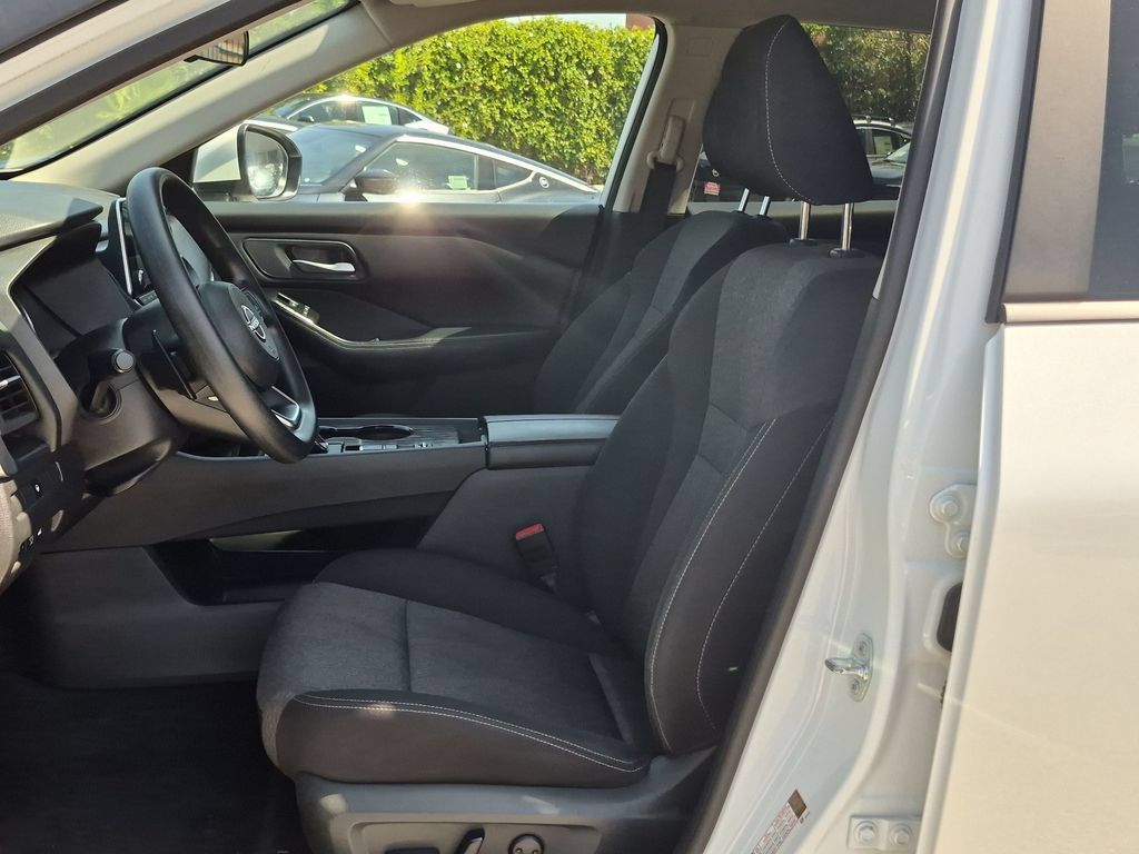 Certified 2024 Nissan Rogue SV FWD image 15