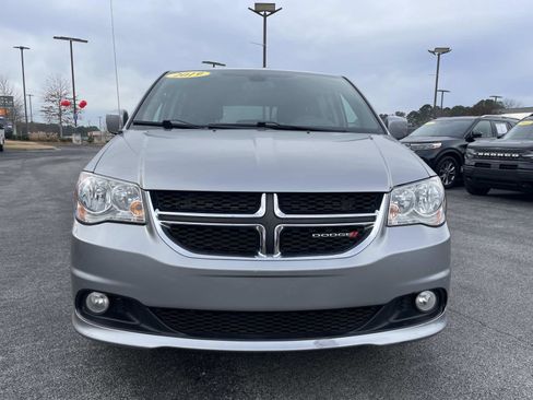Used 2019 Dodge Grand Caravan SXT image 10