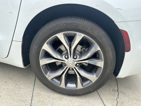 Used 2017 Chrysler Pacifica Limited FWD image 15