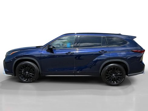 Used 2025 Toyota Highlander XSE AWD/4WD image 2