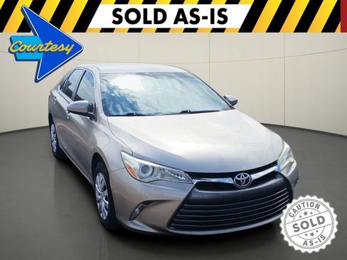 Used 2017 Toyota Camry LE FWD image 1