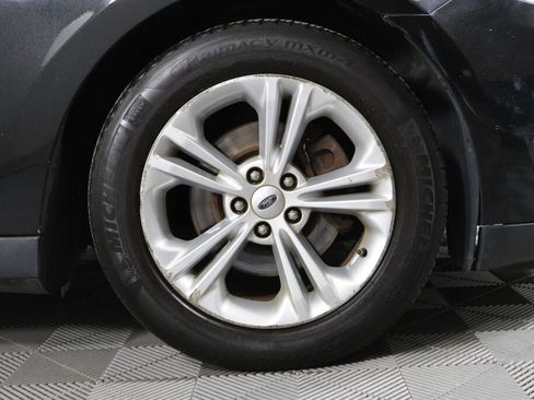 Used 2015 Ford Taurus SEL image 6