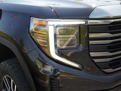 Used 2023 GMC Sierra 1500 AT4 w/ Technology Package AWD/4WD image 33
