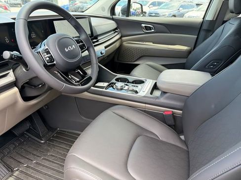 New 2026 Kia Carnival EX FWD image 16