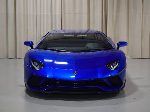 Used 2019 Lamborghini Aventador S image 8