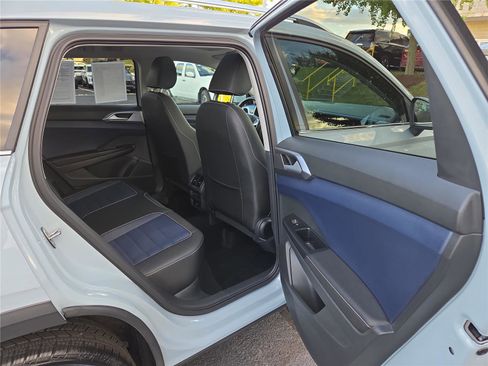 Certified 2025 Volkswagen Taos SEL image 30