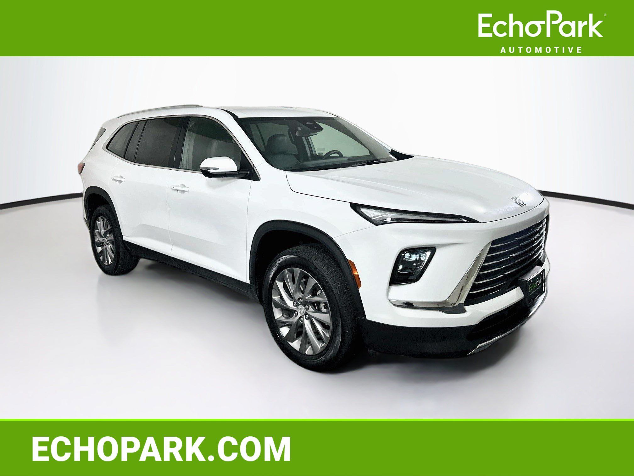 Used 2025 Buick Enclave Preferred FWD image 1